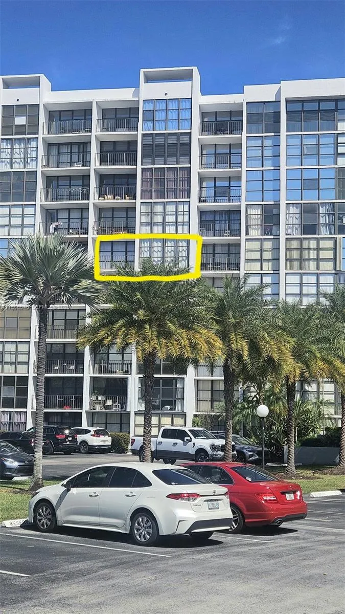 1000 Parkview Dr # 605, Hallandale Beach FL 33009