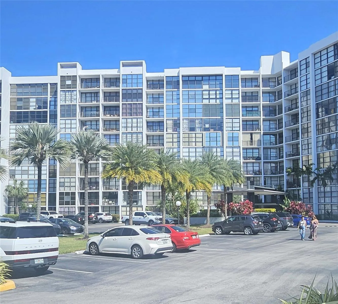 1000 Parkview Dr # 605, Hallandale Beach FL 33009