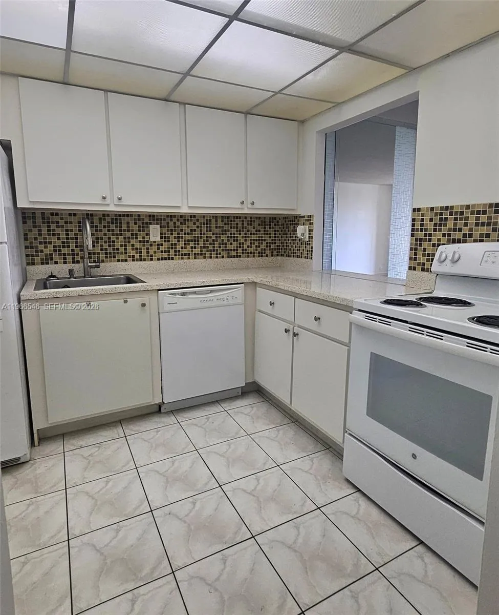 1000 Parkview Dr # 605, Hallandale Beach FL 33009