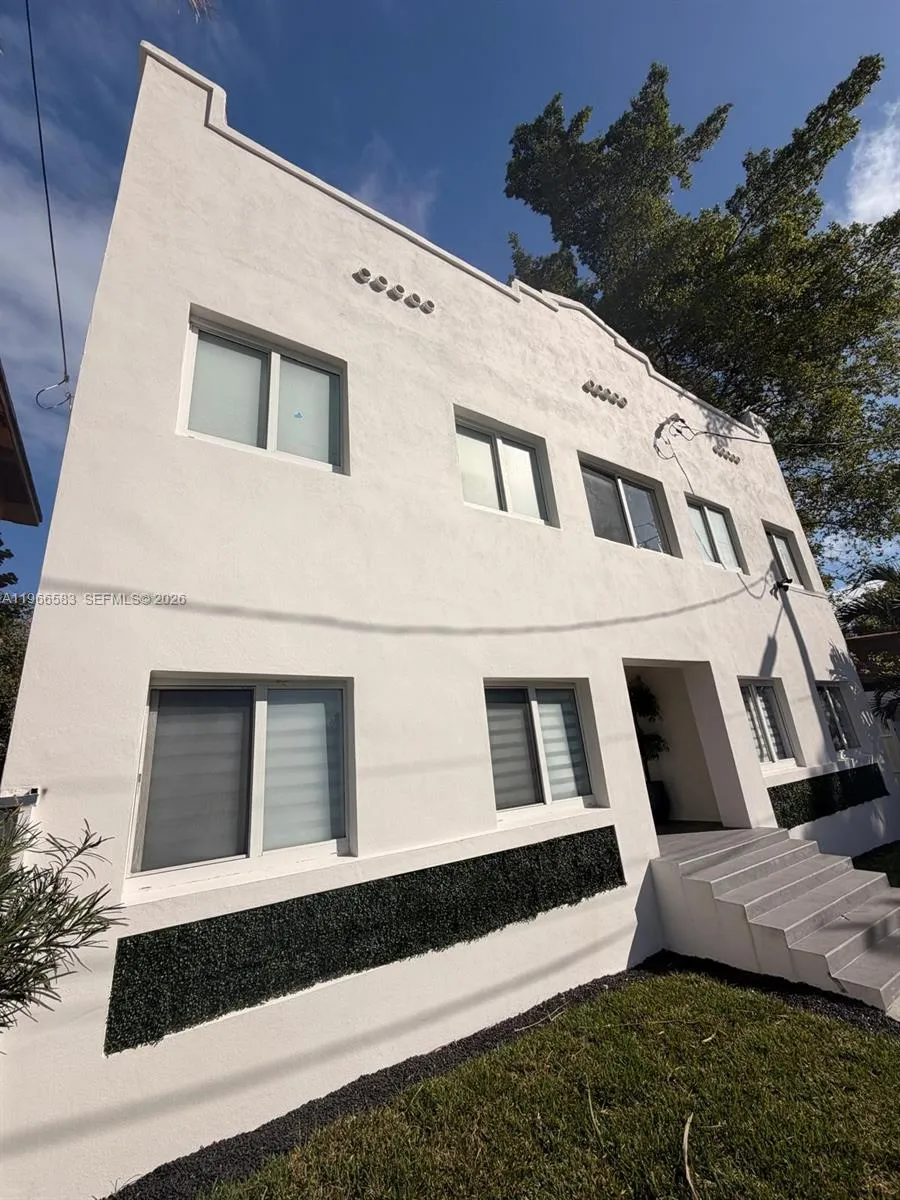 337 SW 10th Ave, Miami FL 33130