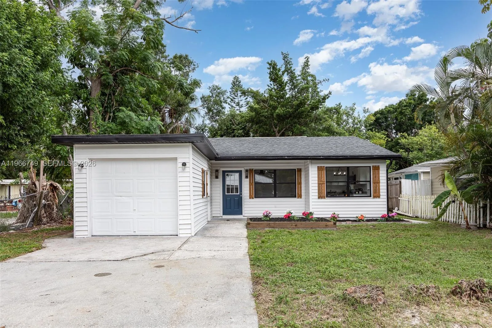 2916 Hawthorne St, Sarasota FL 34239