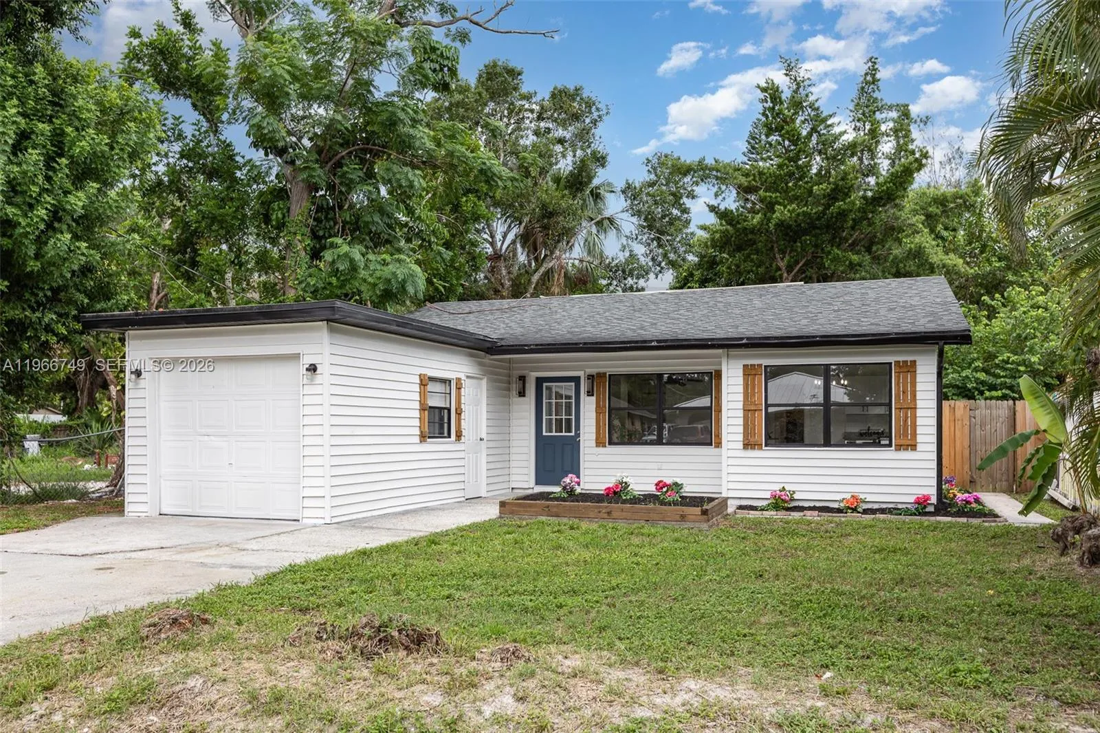 2916 Hawthorne St, Sarasota FL 34239