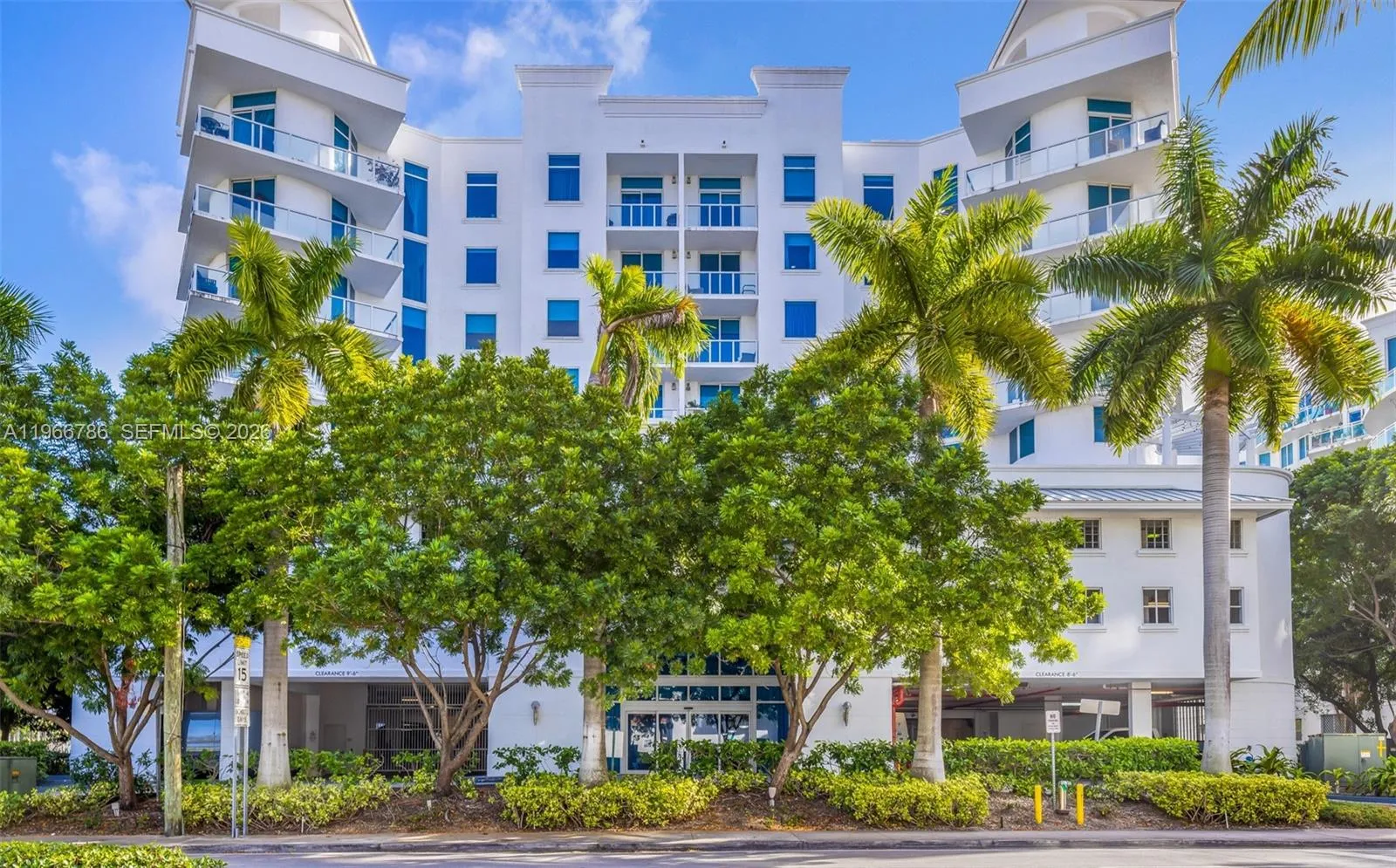 3 bedroom 2 bath for sale at 3030 NE 188th St # 602, Aventura FL 33180