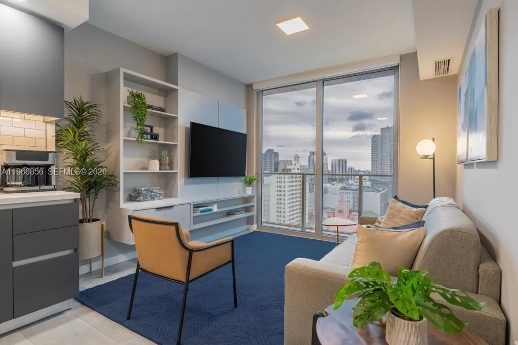 227 NE 2nd St # 1905, Miami FL 33132