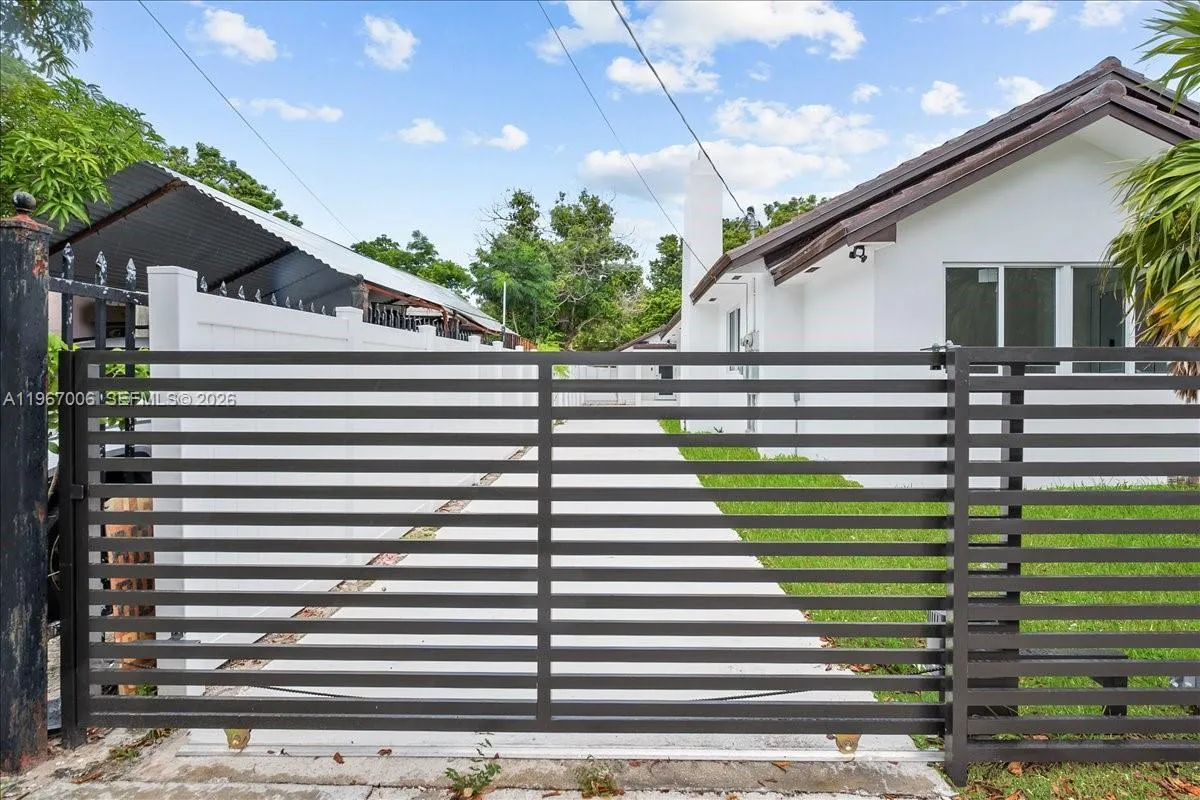 3389 NW 14th Ave, Miami FL 33142