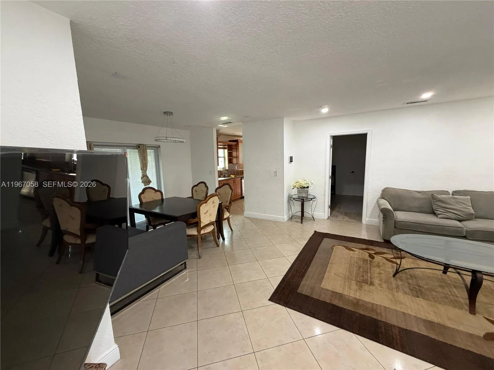 150 NE 164th St, Miami FL 33162