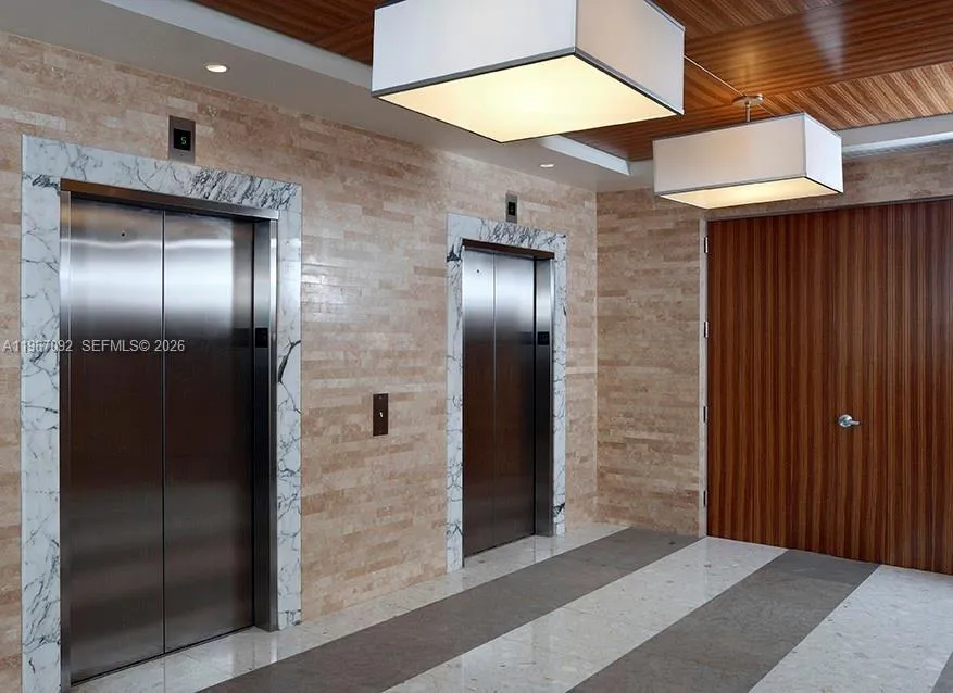 175 SW 7th St # 2102, Miami FL 33130