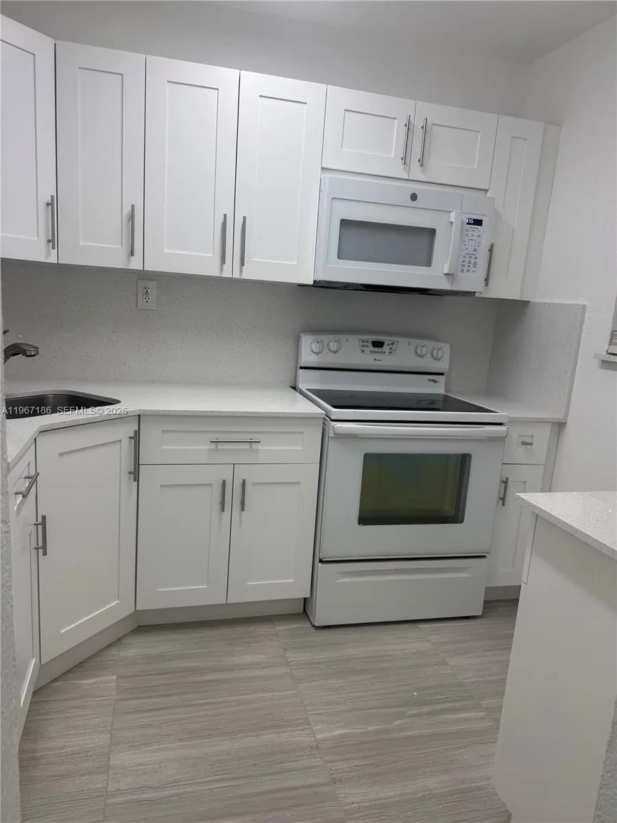 17255 SW 95th Ave # 211, Palmetto Bay FL 33157