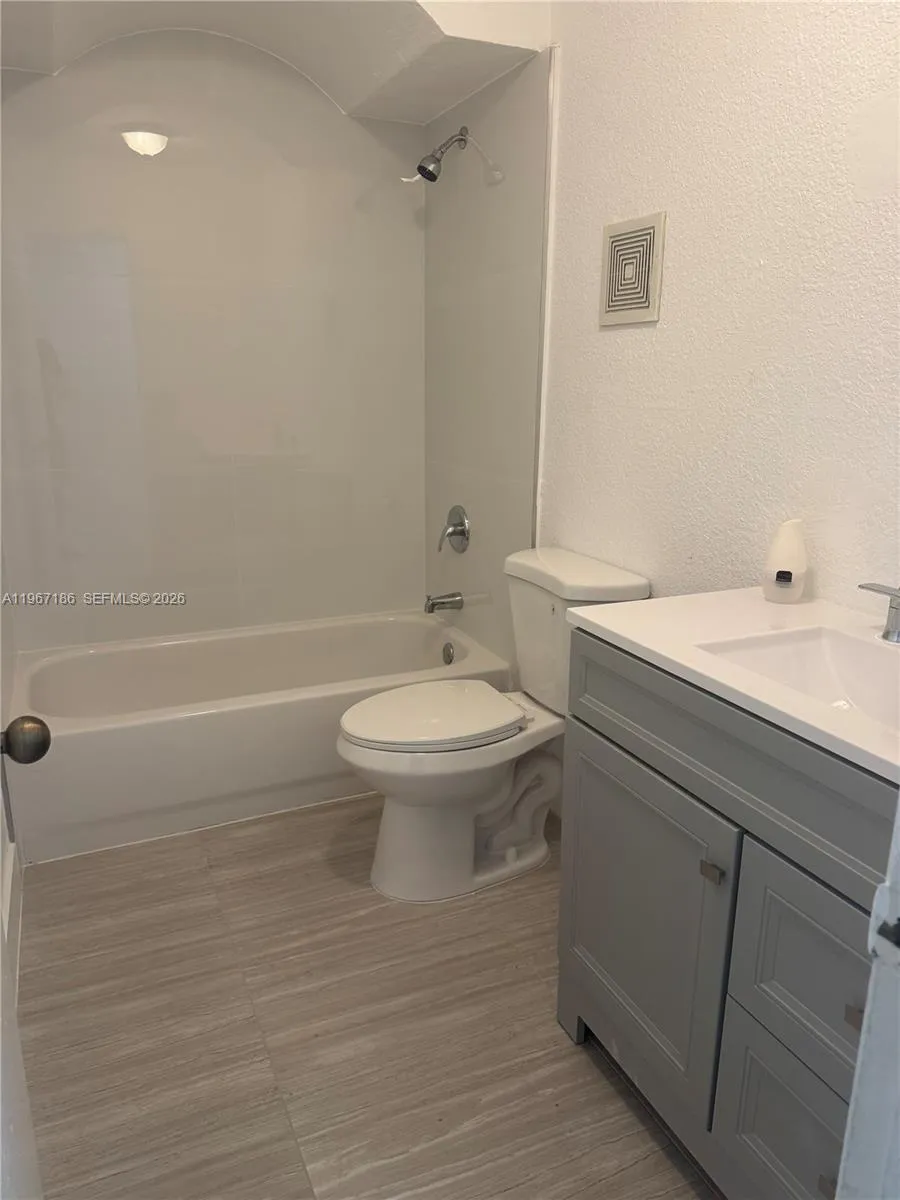 17255 SW 95th Ave # 211, Palmetto Bay FL 33157