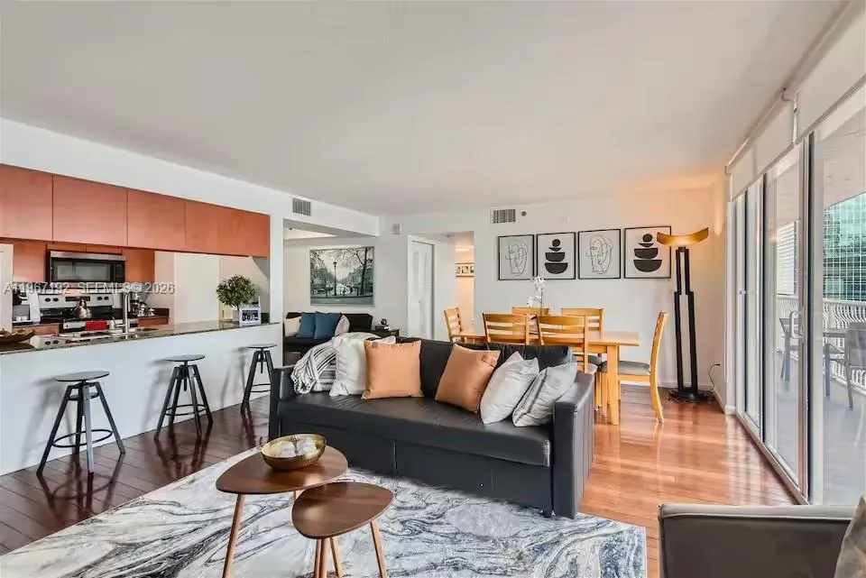 1200 Brickell Bay Dr # 3923, Miami FL 33131