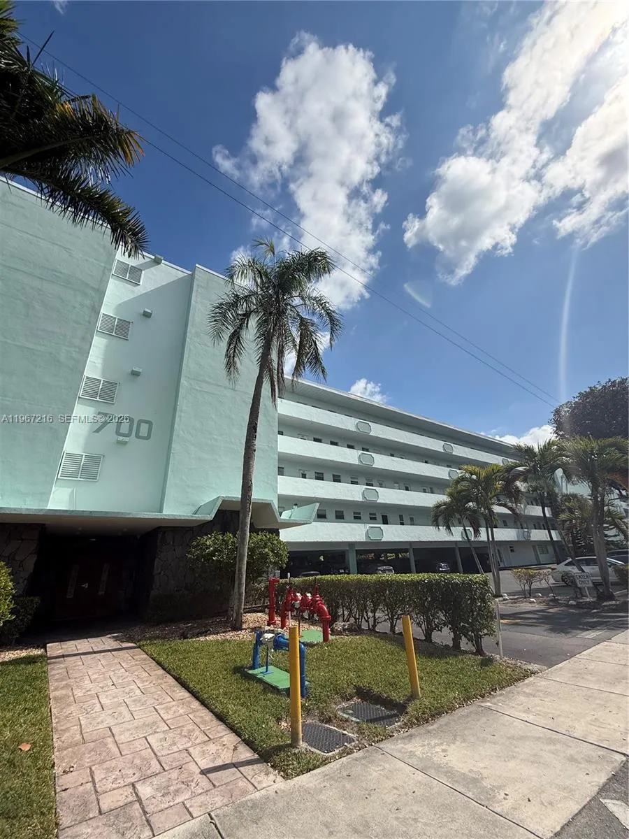 700 NE 14th Ave # 409, Hallandale Beach FL 33009