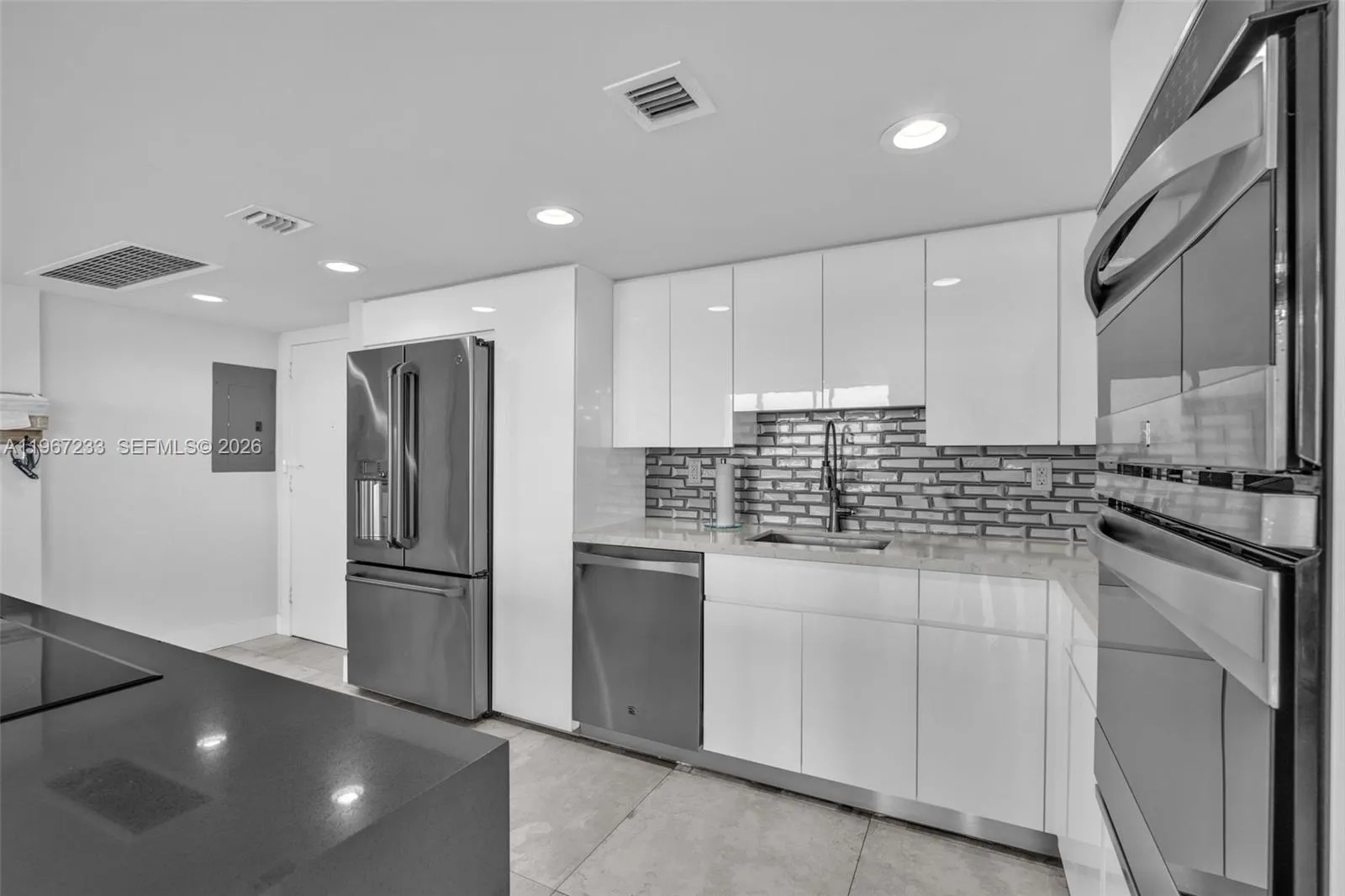 7135 Collins Ave # 736, Miami Beach FL 33141