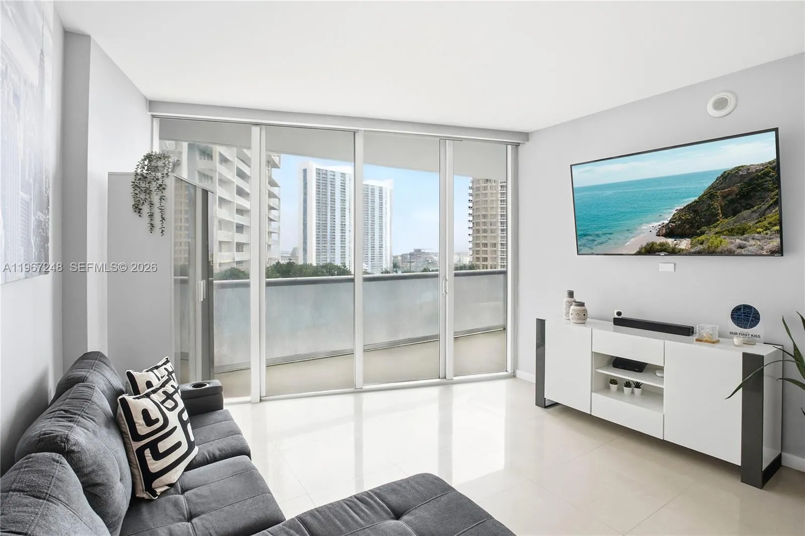 1 bedroom 1 bath for sale at 495 Brickell Ave # 1608, Miami FL 33131