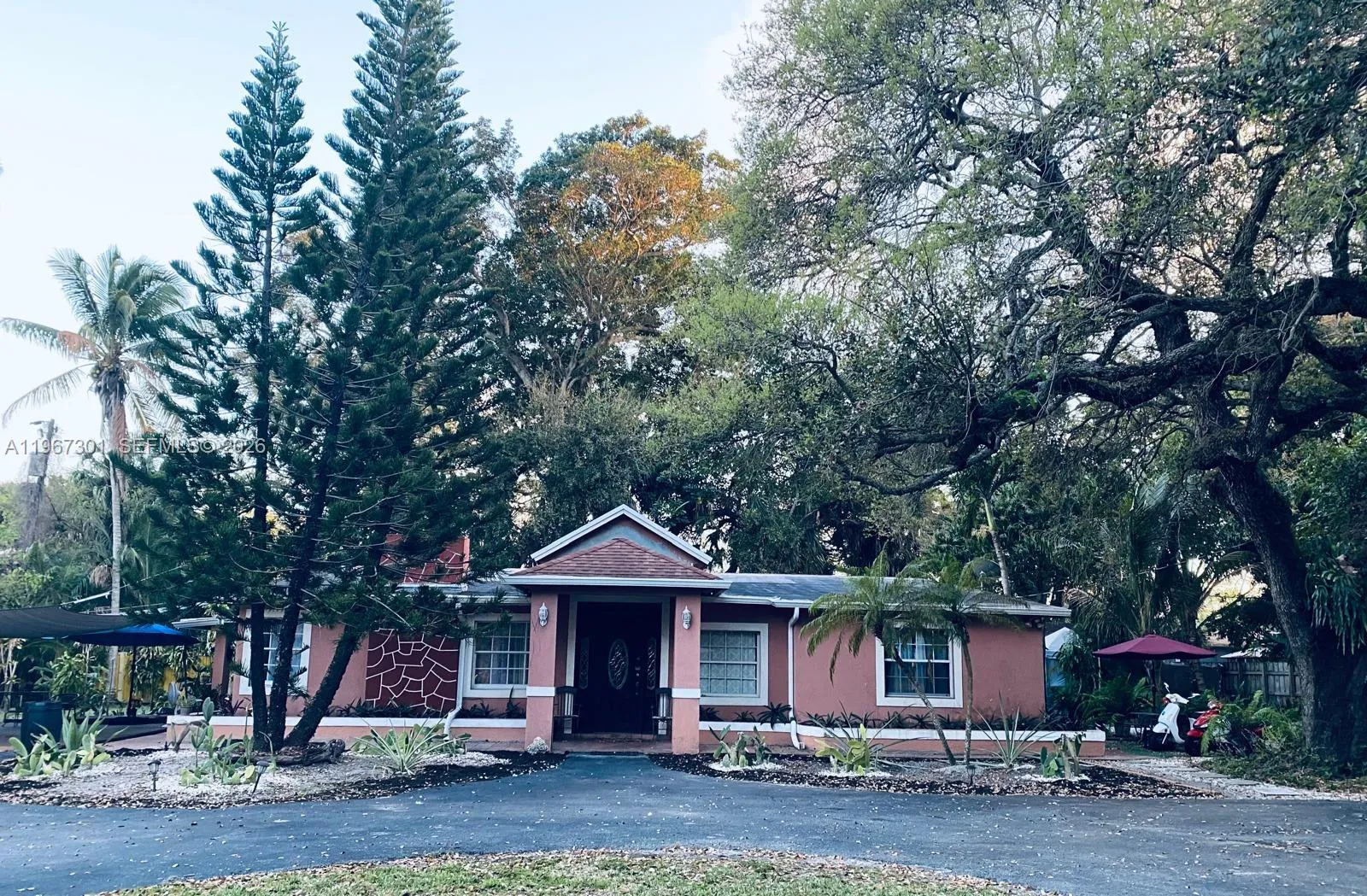 1760 NE 144th St, Miami FL 33181