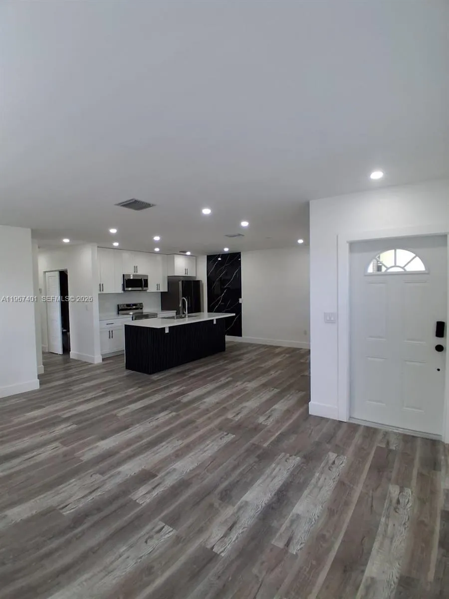 2600 NW 108th St, Miami FL 33167
