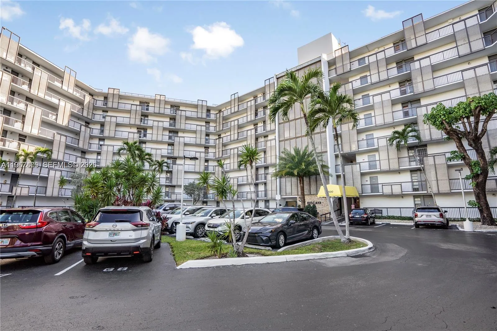 2 bedroom 2 bath for sale at 20500 W Country Club Dr # 607, Aventura FL 33180