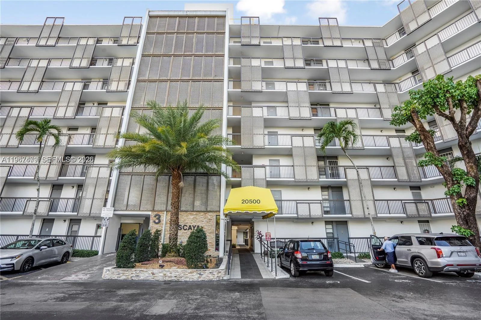 20500 W Country Club Dr # 607, Aventura FL 33180