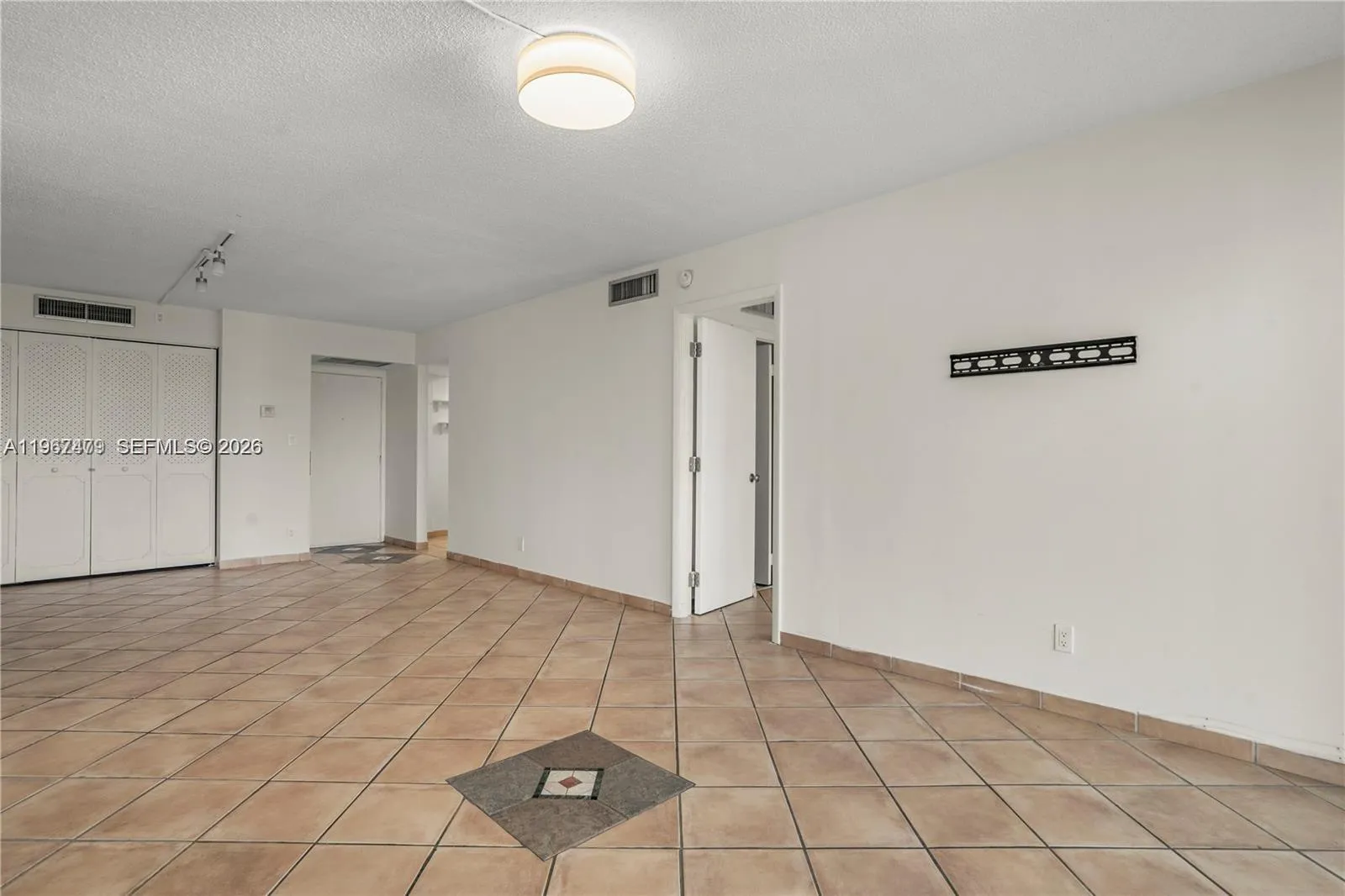 20500 W Country Club Dr # 607, Aventura FL 33180
