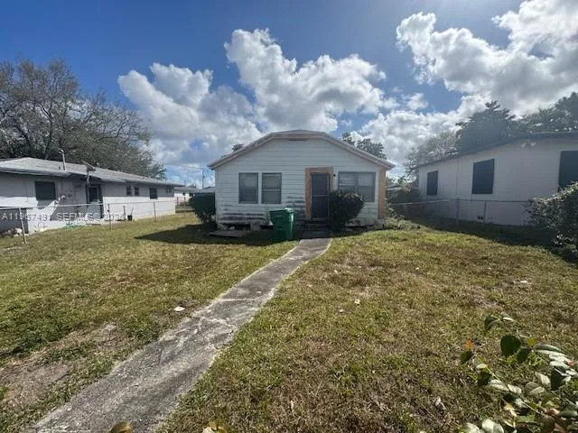 1244 NW 68th Ter, Miami FL 33147