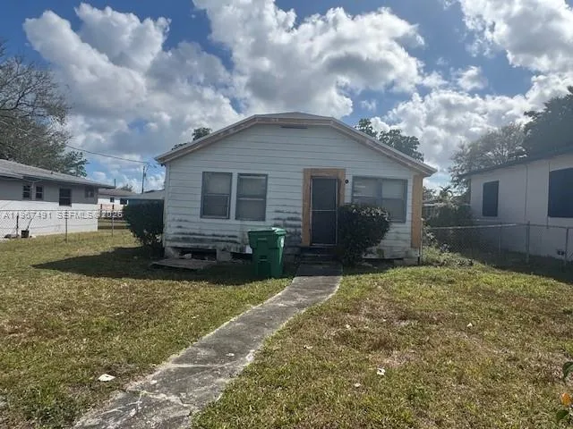 1244 NW 68th Ter, Miami FL 33147