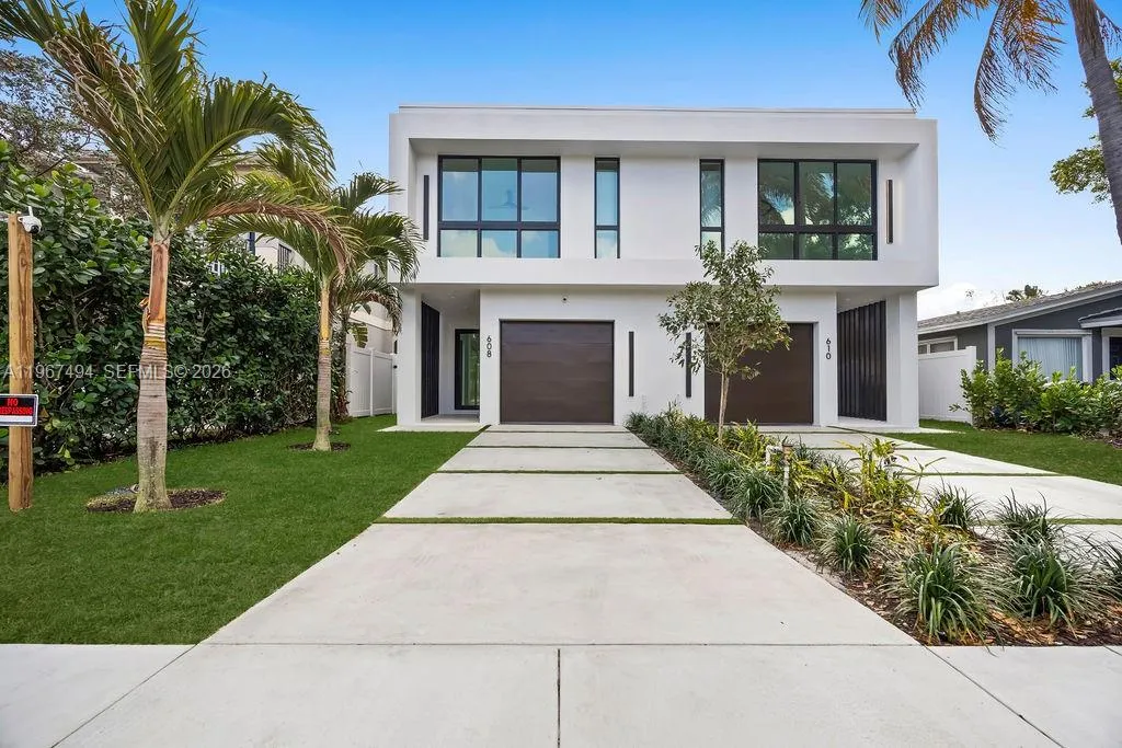 4 bedroom 3 bath for sale at 608 SW 16th Ct, Fort Lauderdale FL 33315