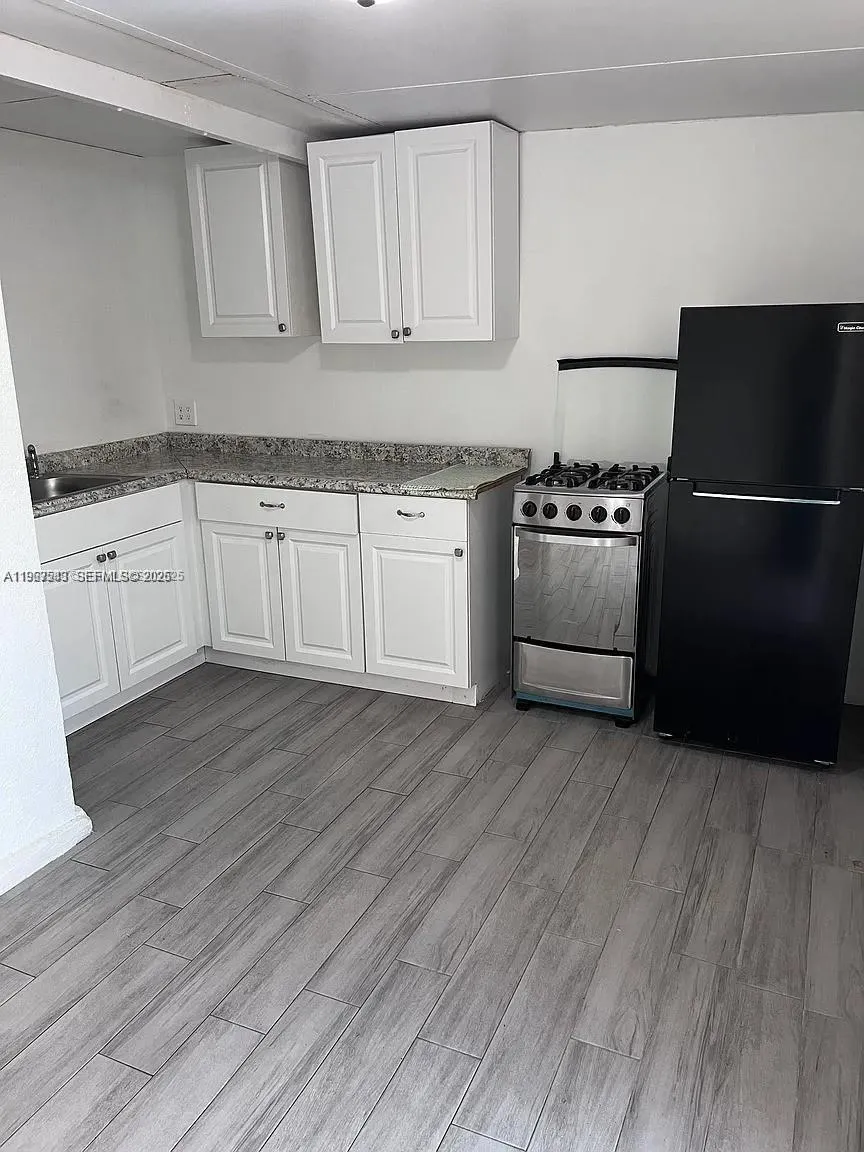 27 SW 55th Ave Rd, Miami FL 33134