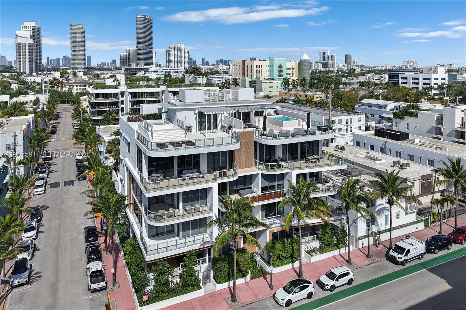 2 bedroom 2 bath for sale at 304 Ocean Dr # 102, Miami Beach FL 33139