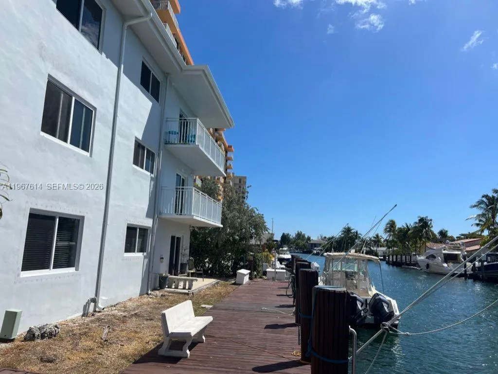 2430 NE 135th St # 105, North Miami FL 33181