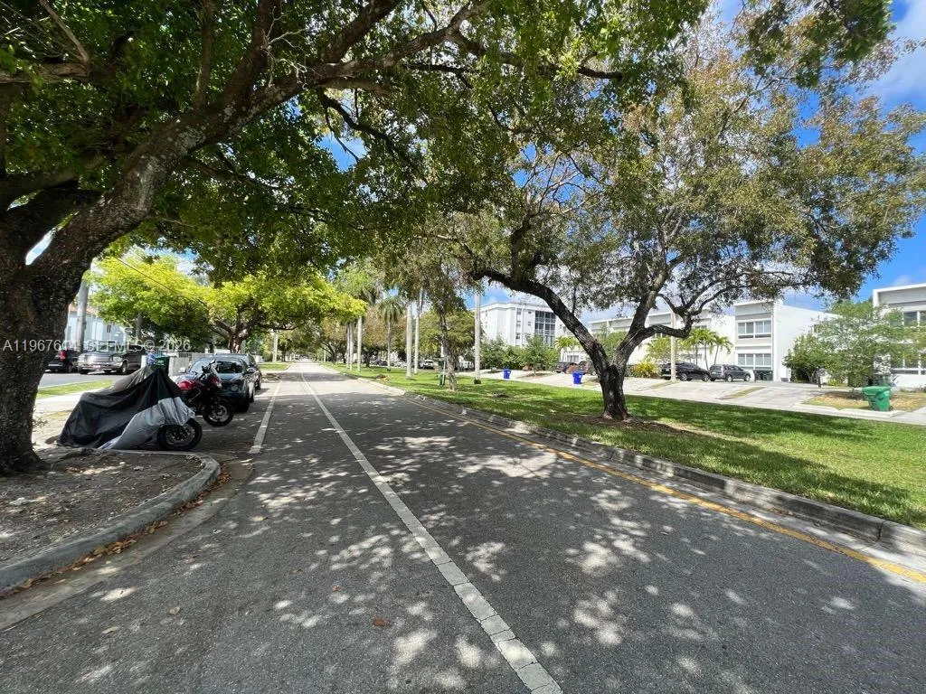 2430 NE 135th St # 105, North Miami FL 33181