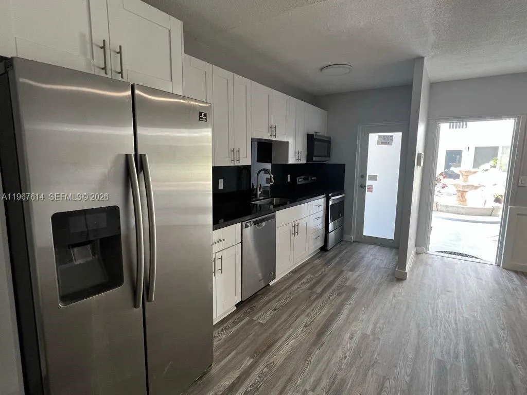 2430 NE 135th St # 105, North Miami FL 33181