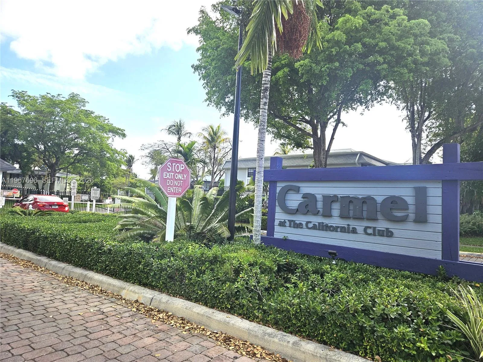 1 bedroom 1 bath for sale at 915 NE 199th St # 15, Miami FL 33179