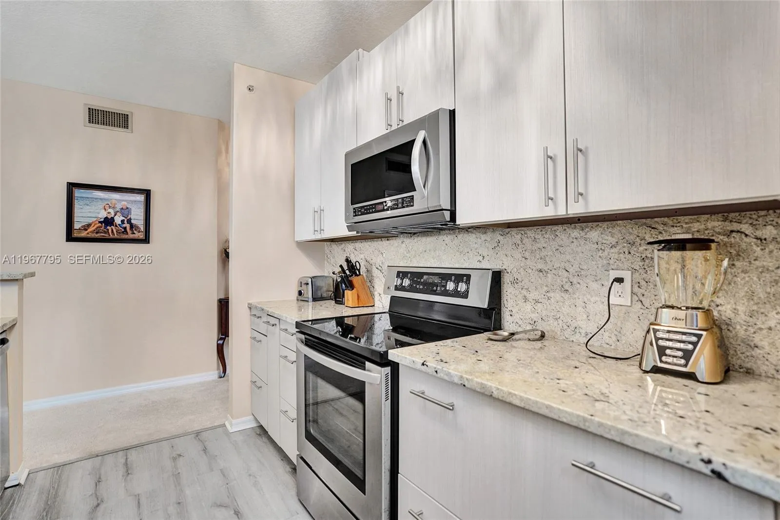 2421 NE 65th St # 202, Fort Lauderdale FL 33308