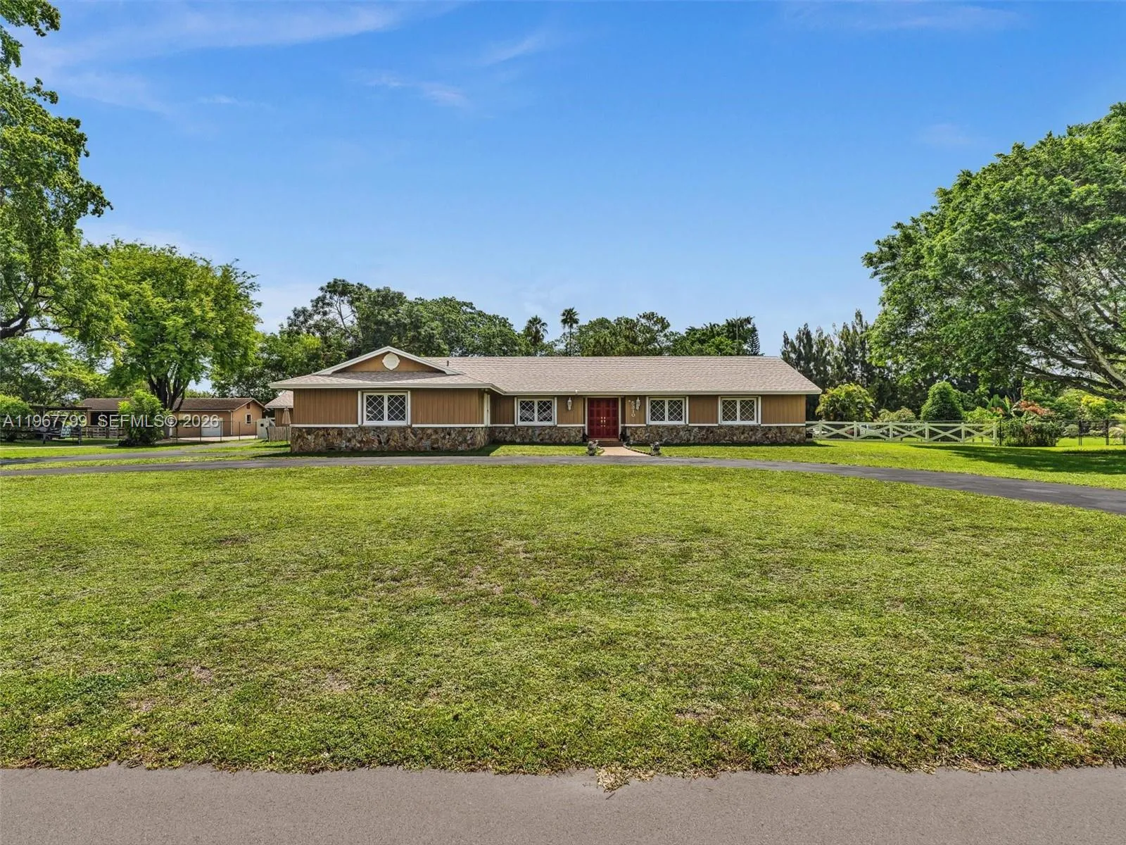 5310 SW 109th Ave, Davie FL 33328