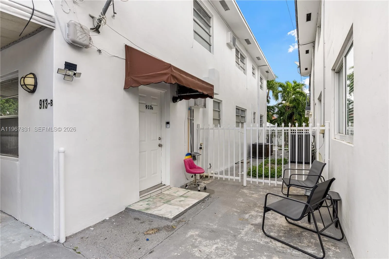 911 NW 22nd Pl, Miami FL 33125