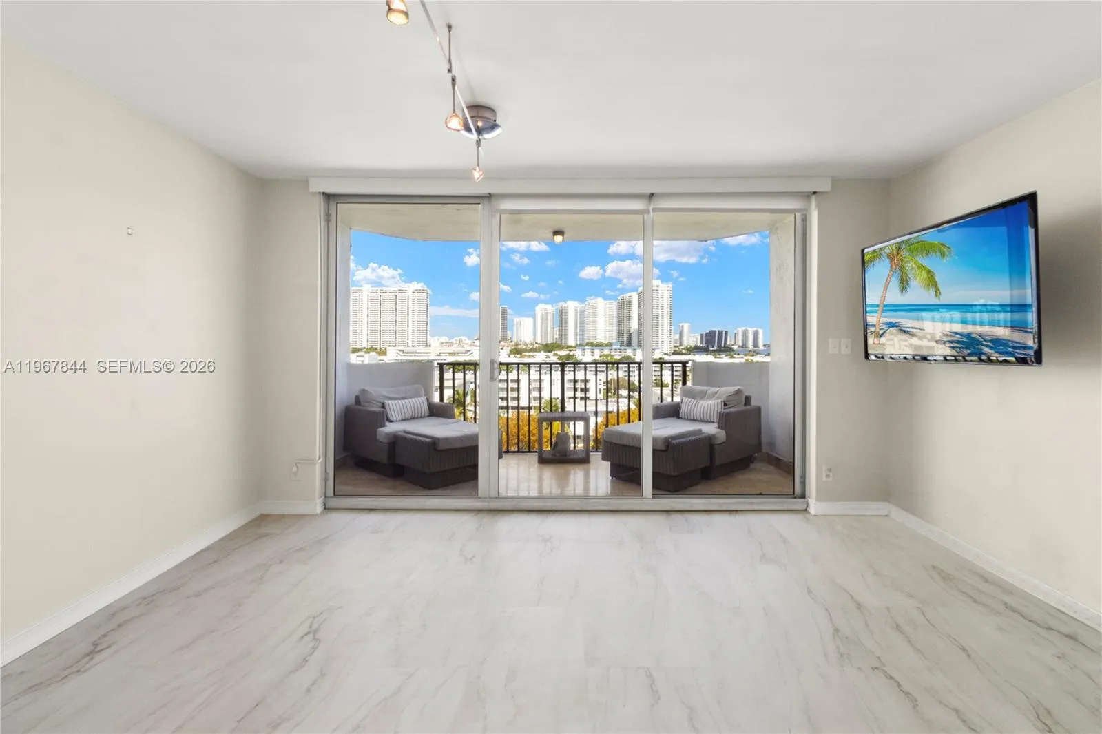 3703 NE 166th St # 904, North Miami Beach FL 33160