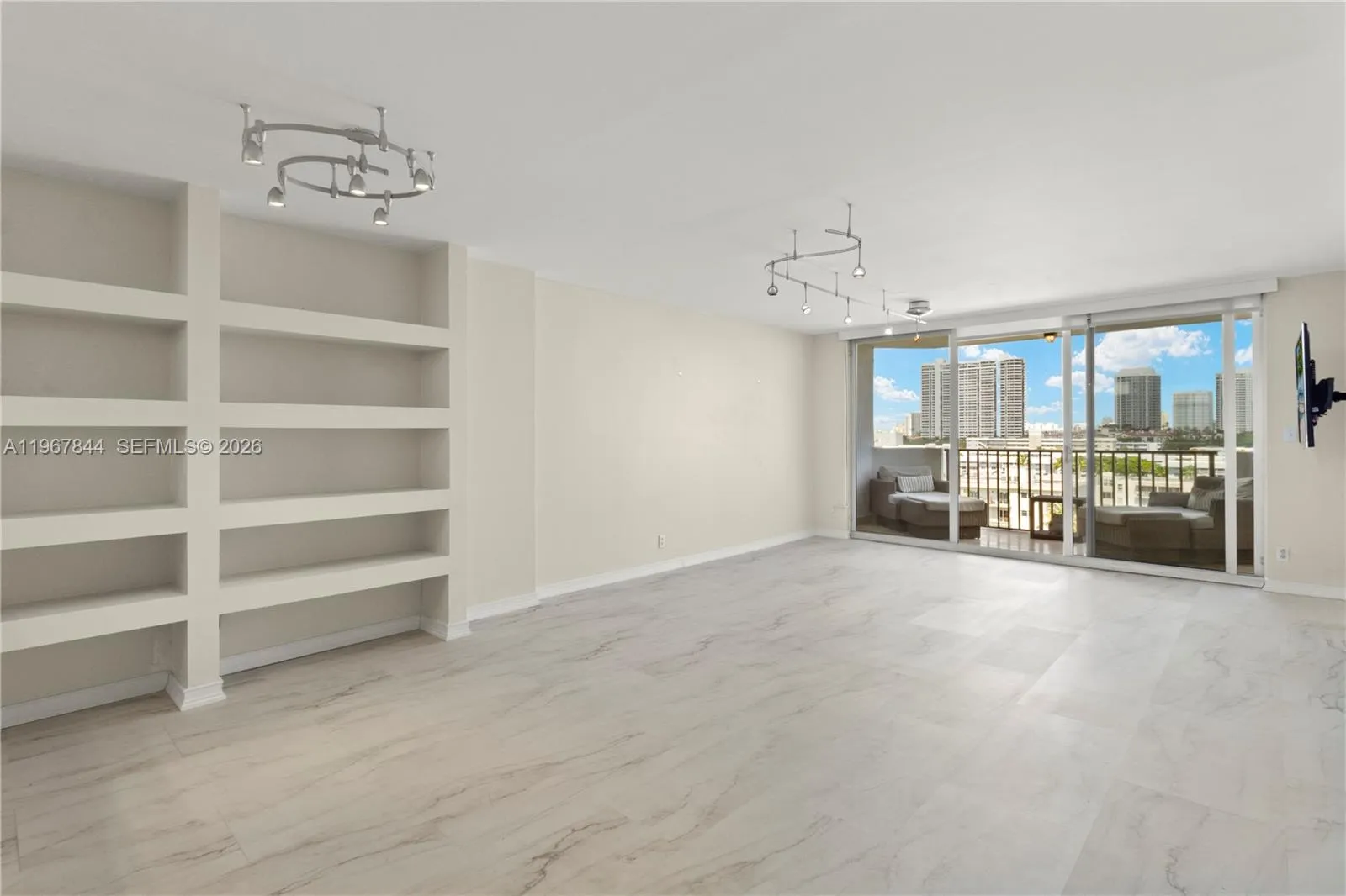 3703 NE 166th St # 904, North Miami Beach FL 33160