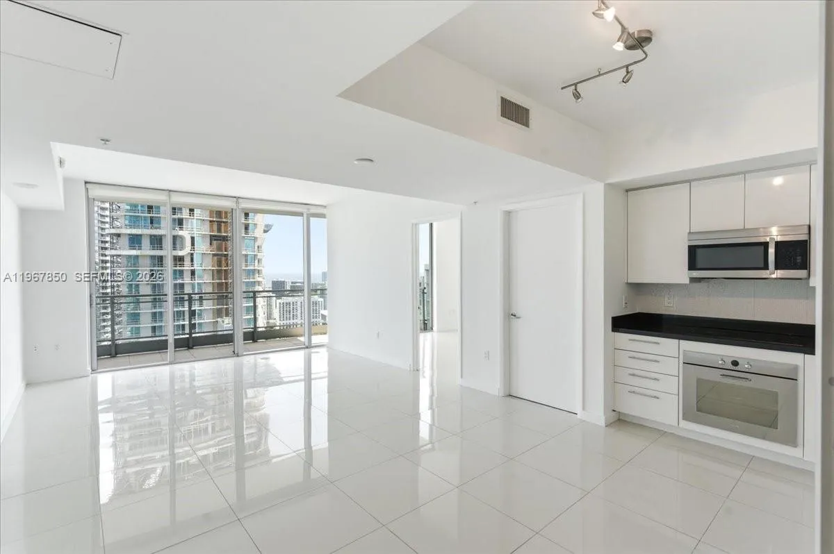 92 SW 3rd St # 3804, Miami FL 33130