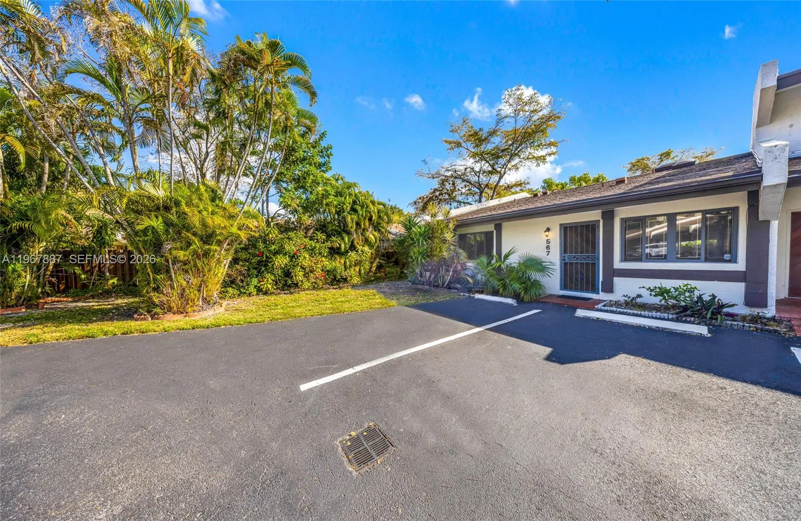 2 bedroom 2 bath for sale at 567 NE 199th Ter # 1S, Miami FL 33179