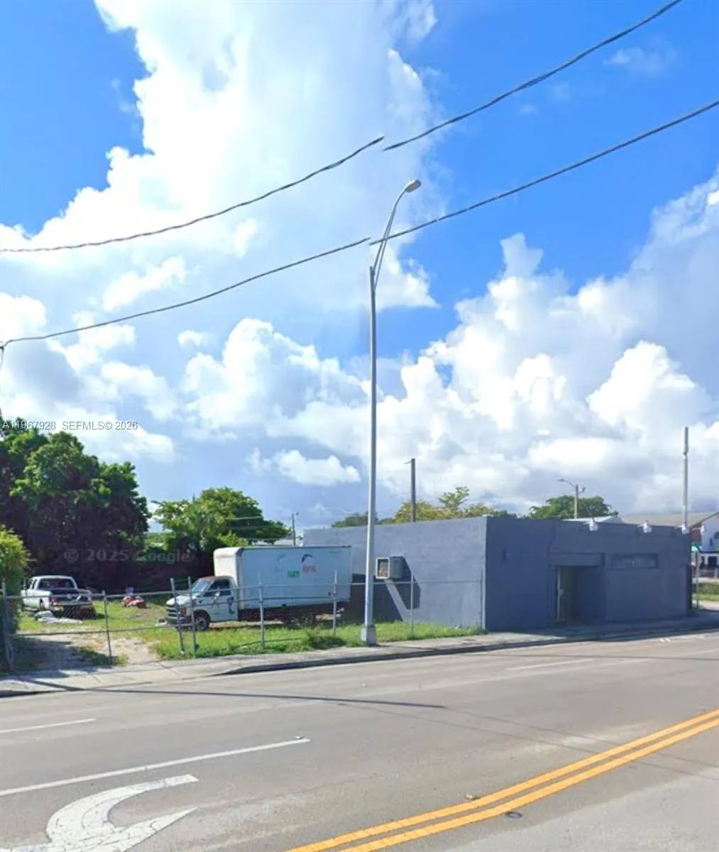 1222 NW 59th St, Miami FL 33142