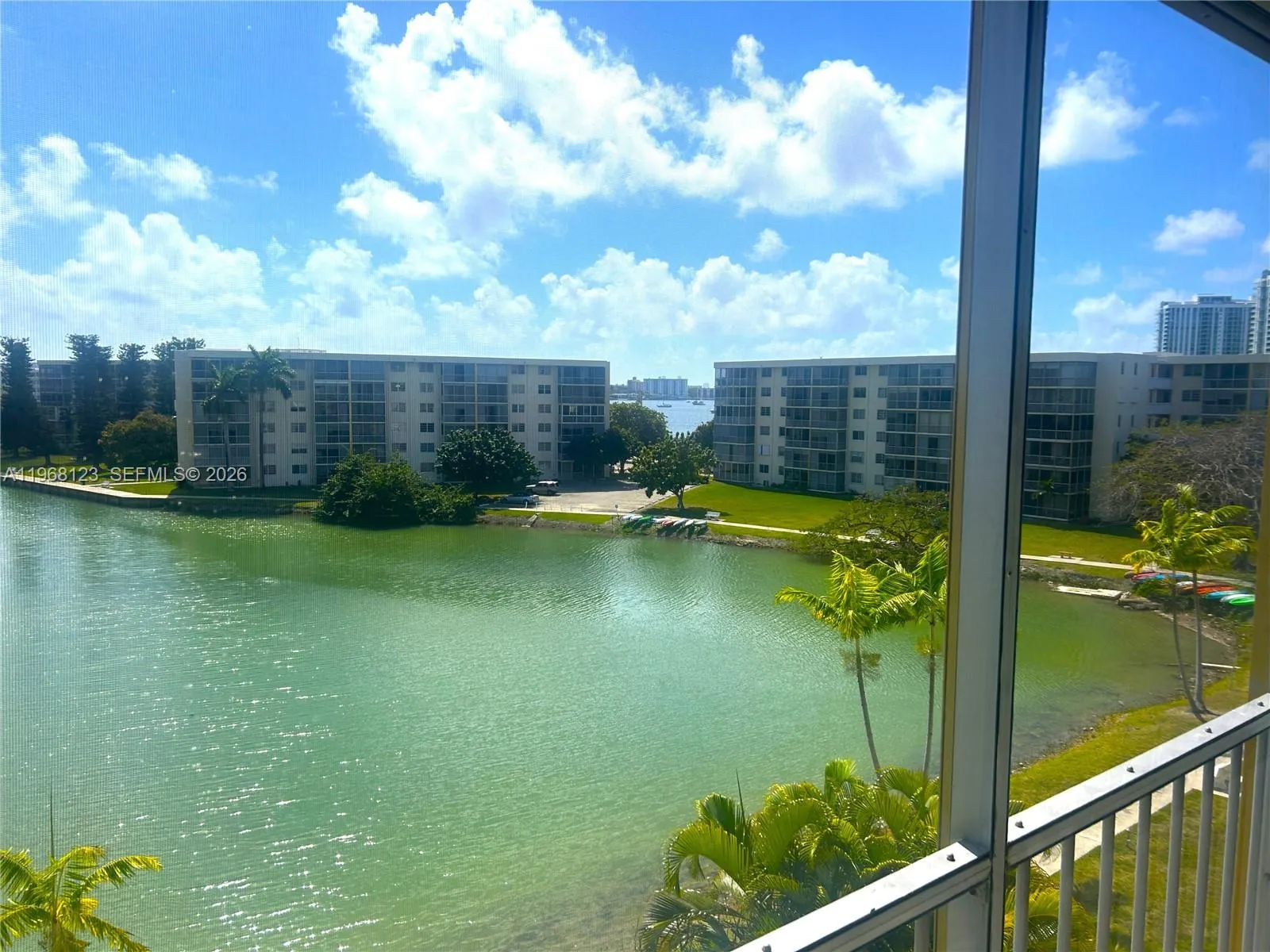 1 bedroom 1 bath for sale at 2851 Leonard Dr # J502, Aventura FL 33160