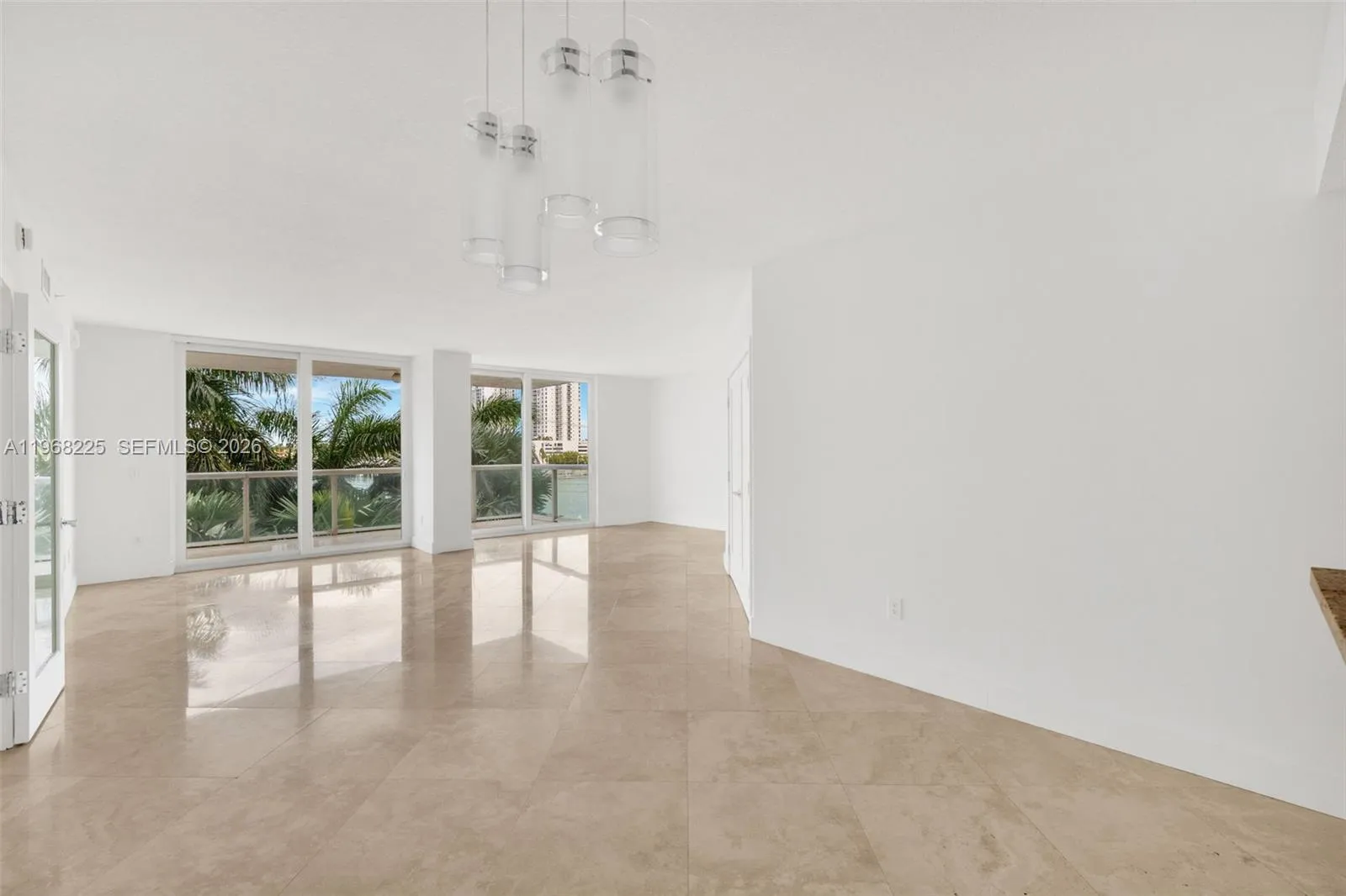 10 Venetian Way # 403, Miami Beach FL 33139
