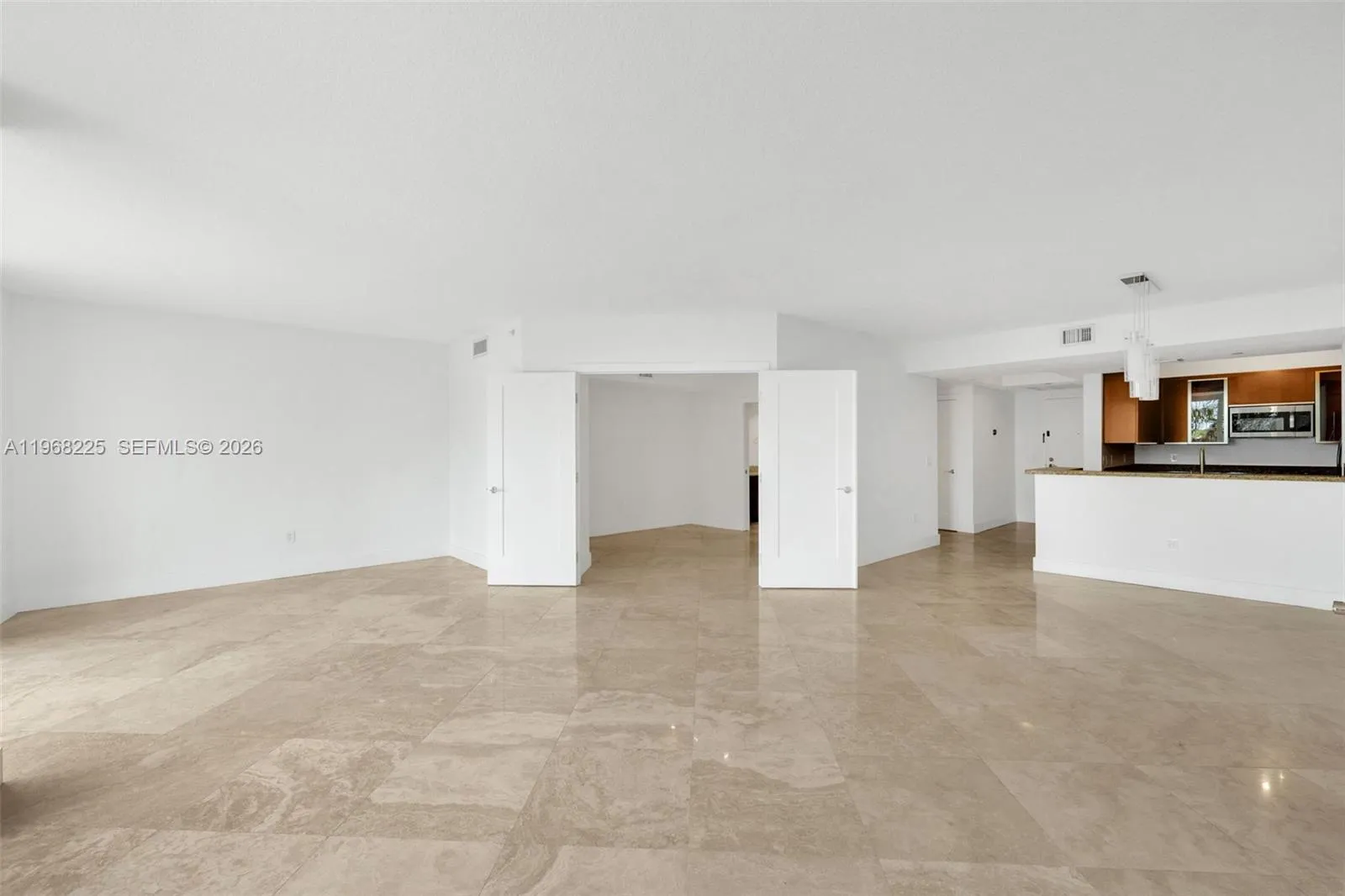10 Venetian Way # 403, Miami Beach FL 33139