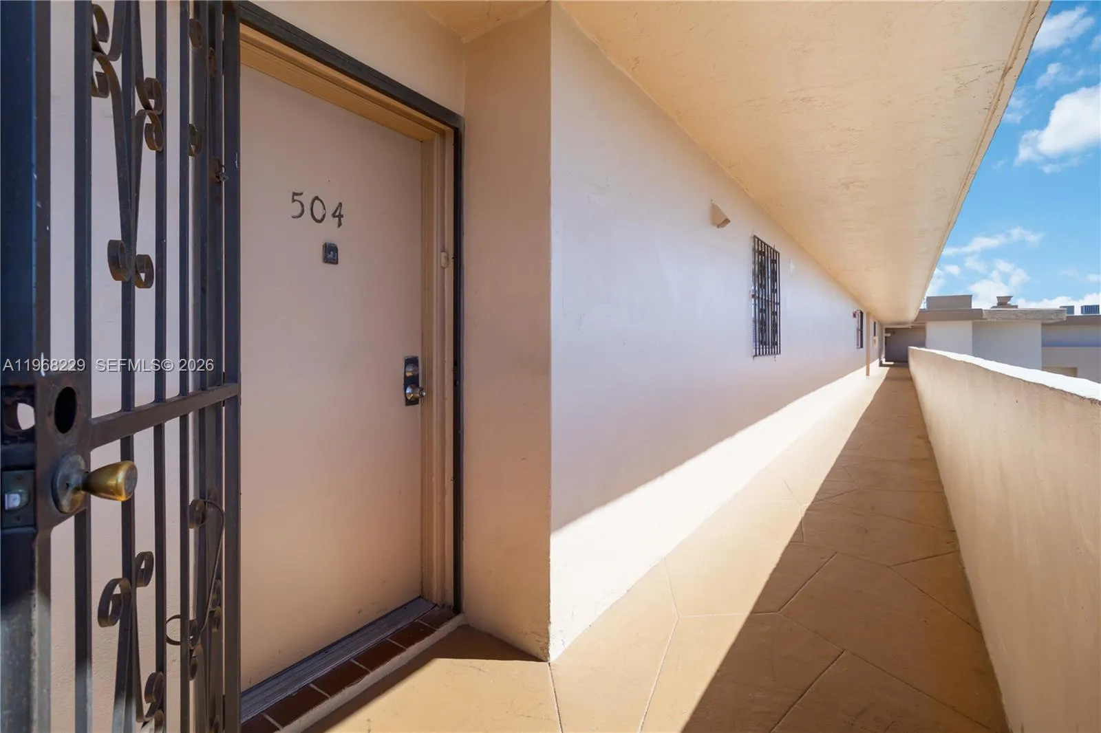 8895 Fontainebleau Blvd # 504, Miami FL 33172