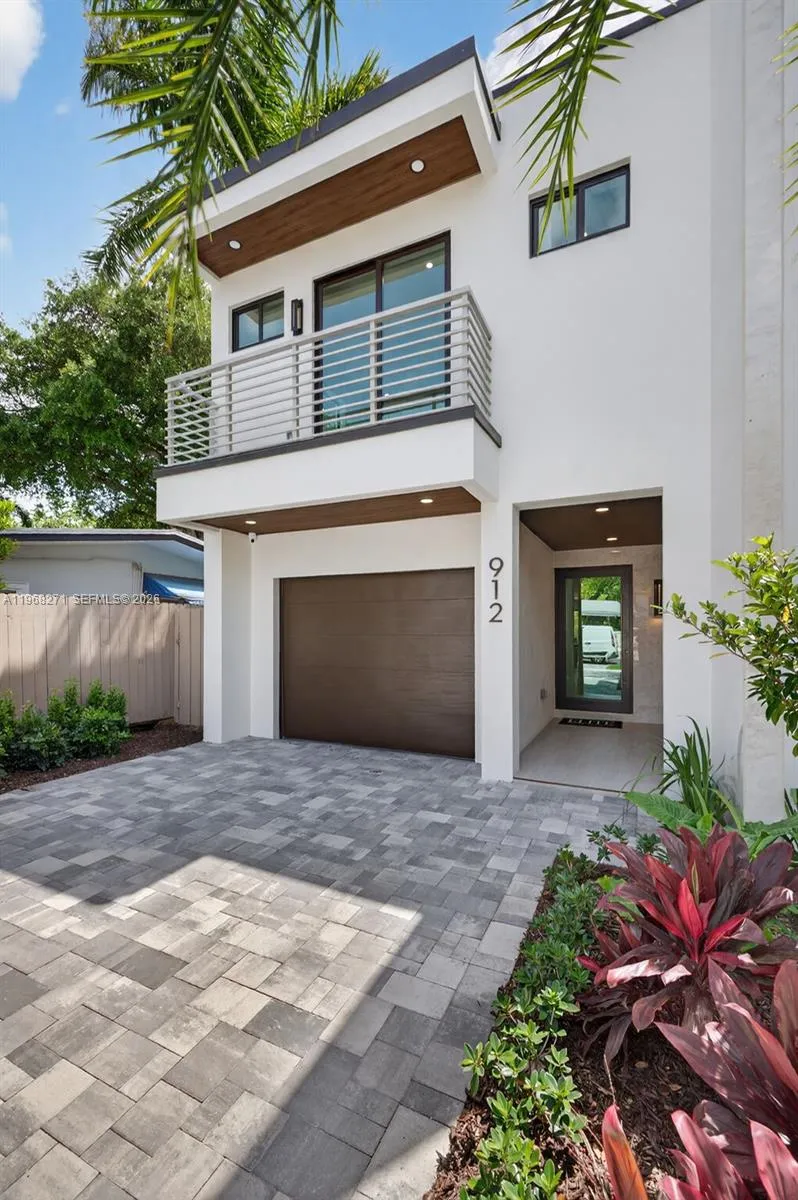 912 SE 13th St, Fort Lauderdale FL 33316