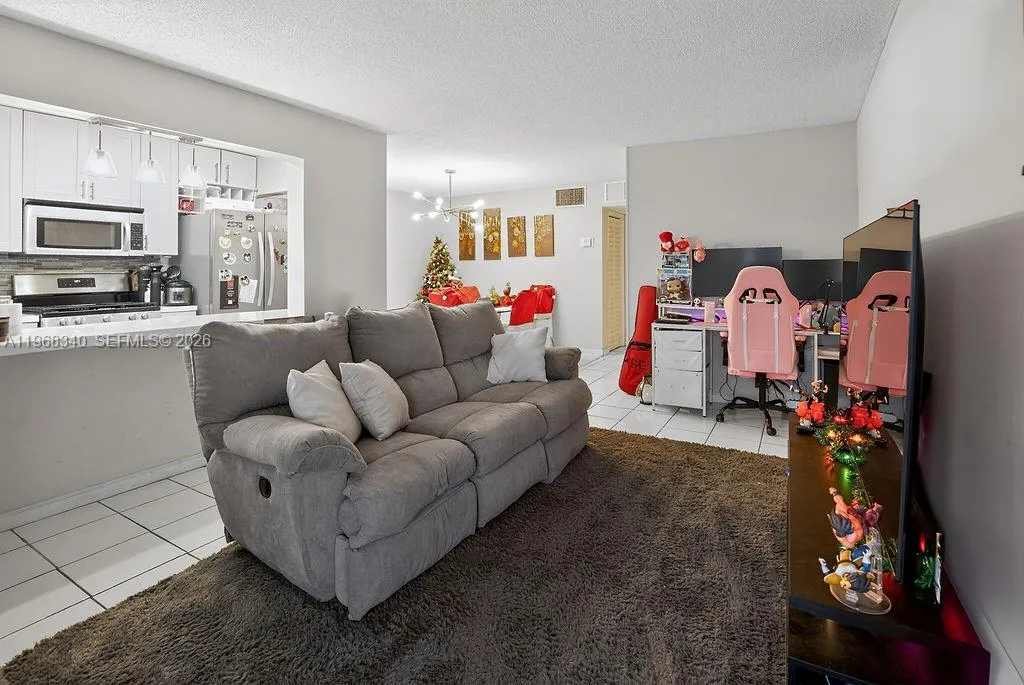 20311 NE 2nd Ave # 15, Miami FL 33179