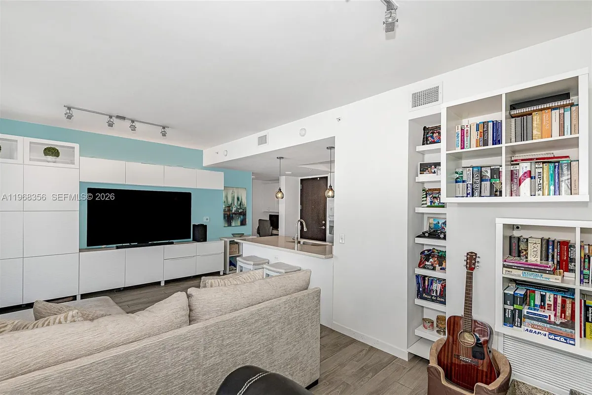 999 SW 1st Ave # 3215, Miami FL 33130