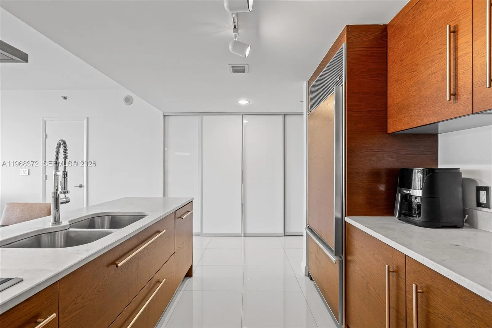 495 Brickell Ave # 905, Miami FL 33131
