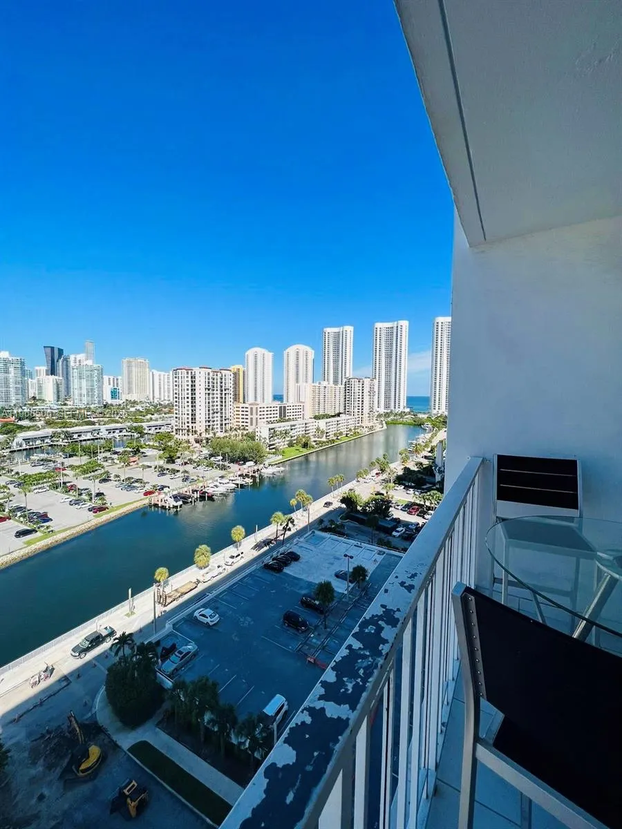 1 bedroom 1 bath for sale at 500 Bayview Dr # 1417, Sunny Isles Beach FL 33160