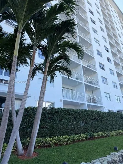 400 Kings Point Dr # 629, Sunny Isles Beach FL 33160