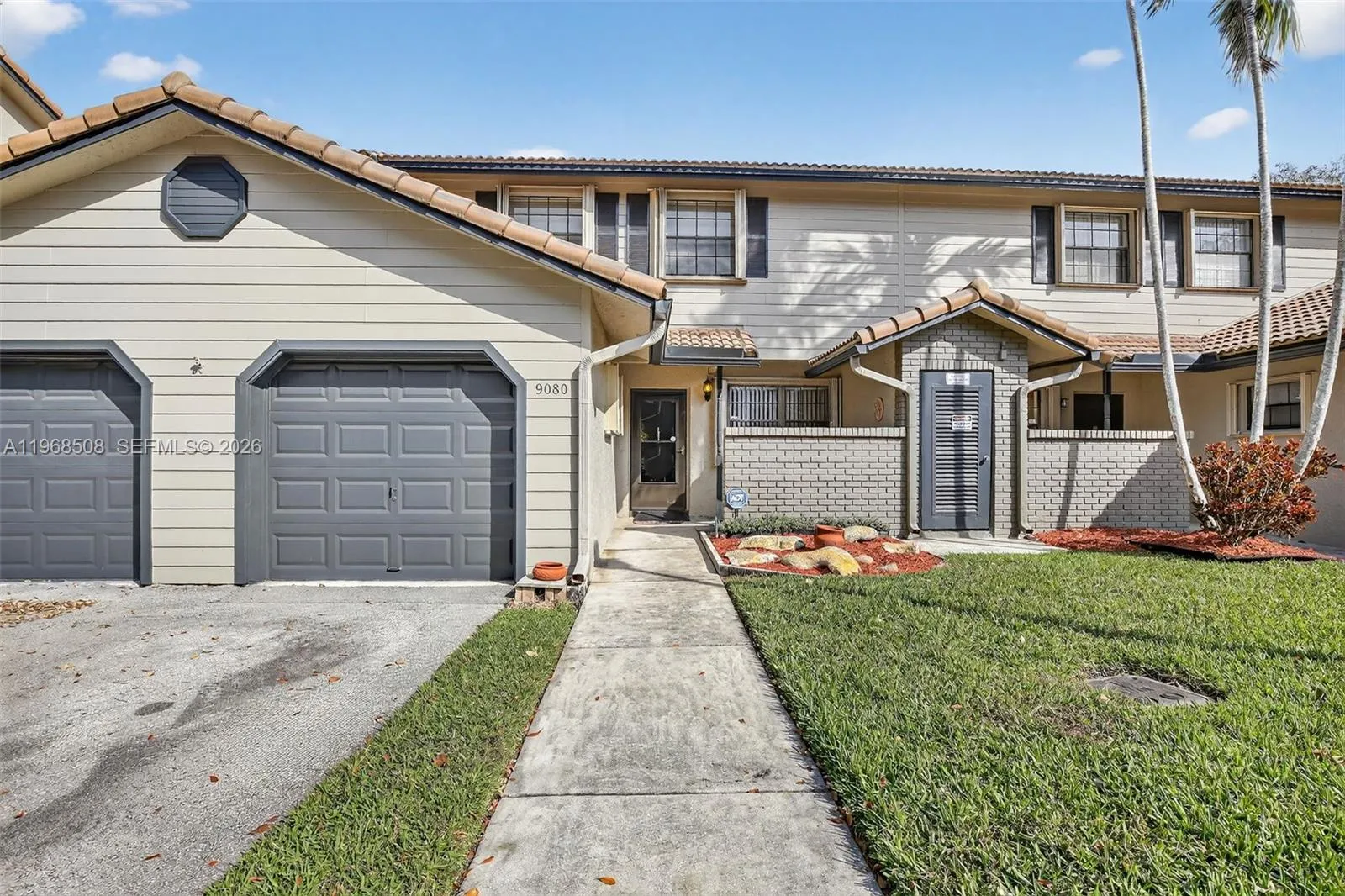 3 bedroom 2 bath for sale at 9080 Vineyard Lake Dr, Plantation FL 33324